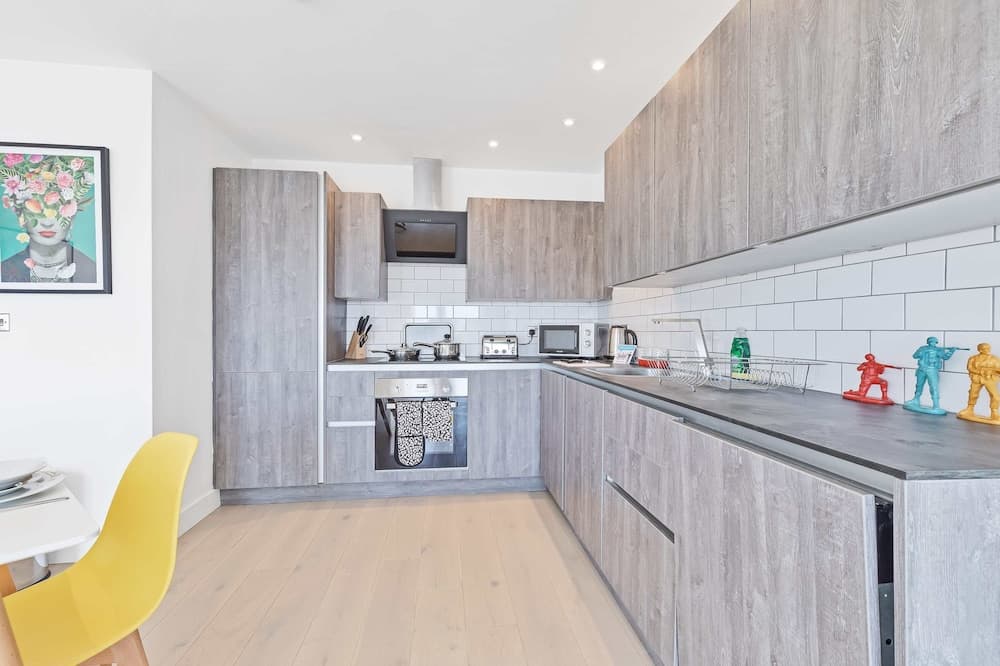 Right On : Bright On Apartment 1B | By My Getaways