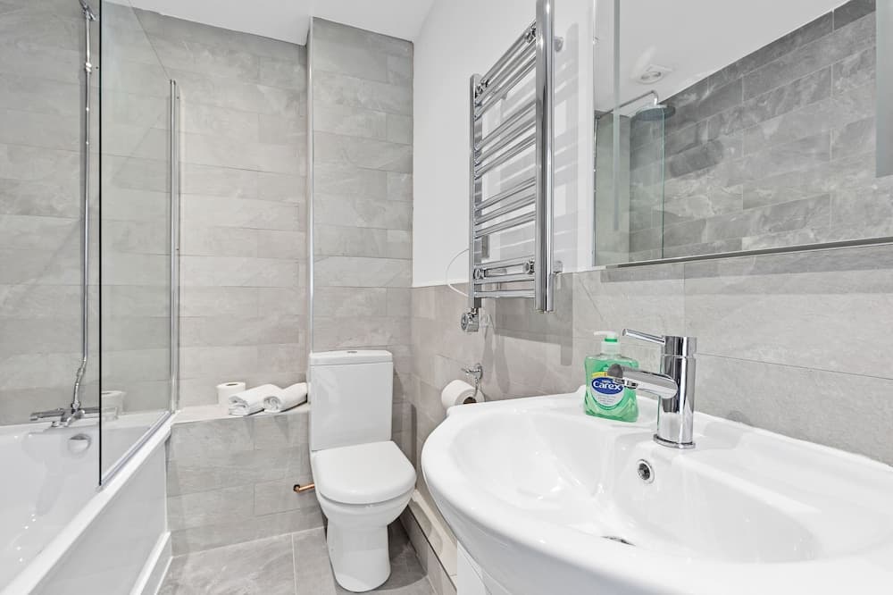 Right On : Bright On Apartment 1C | By My Getaways