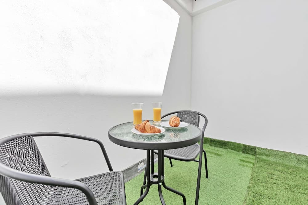 Right On : Bright On Apartment 1C | By My Getaways