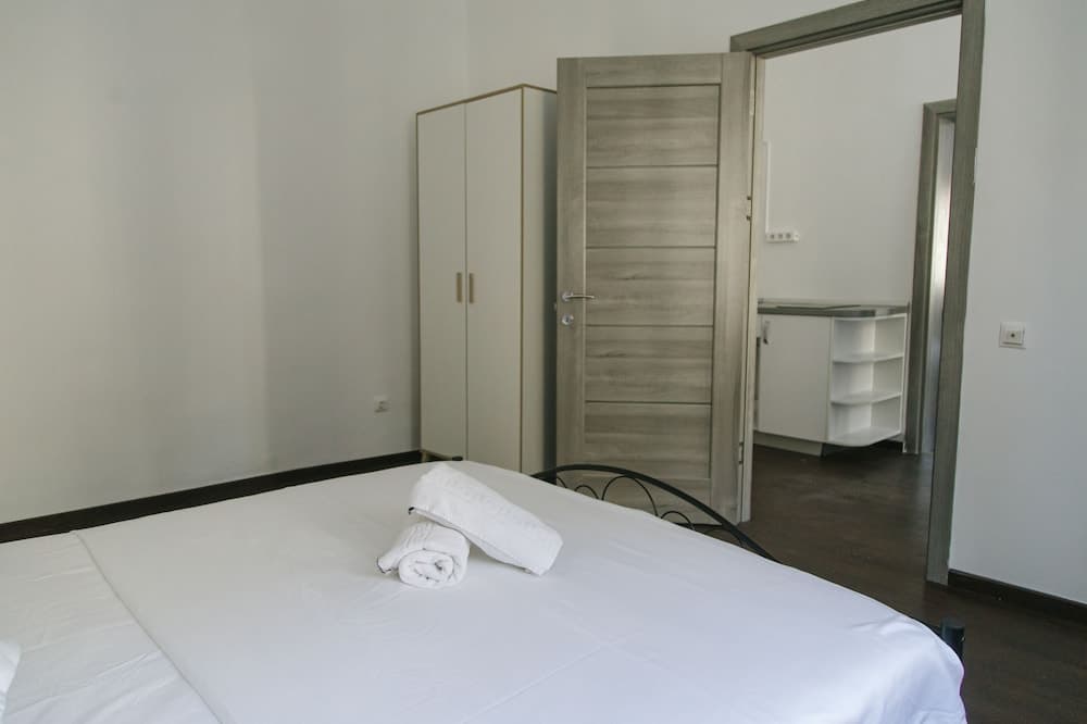 The Floor Piata Unirii