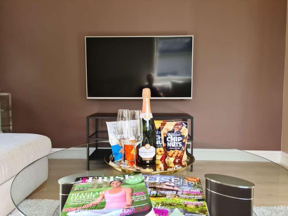 Bright And Modern - 2-bedroom, Central, Free Parking