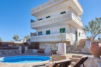 Achilleas Apartments