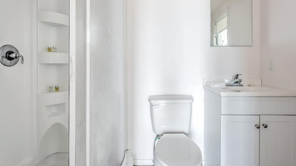 Unit 1 King - Bungalows at Common Ground