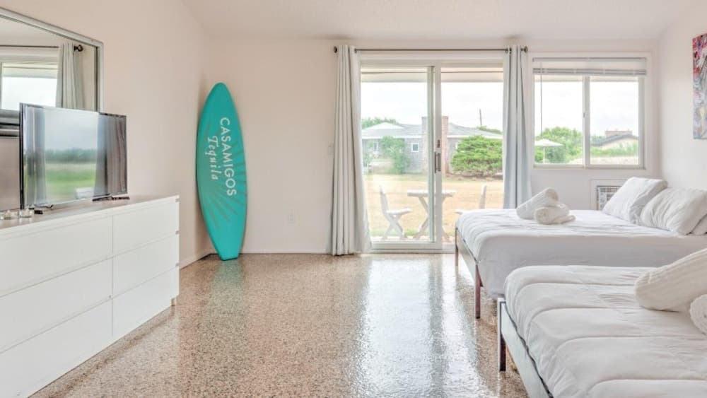 Unit 12 Deluxe Dbl Queen - Bungalows at Common Ground