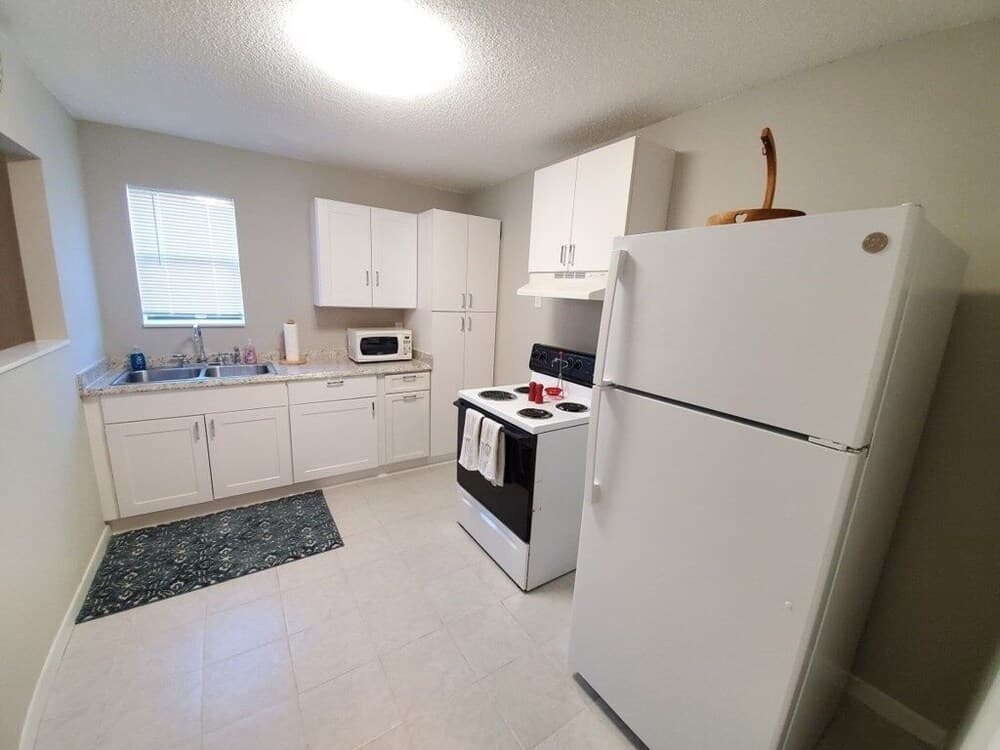 The Summer House - Lower 2 Bedroom Home by Redawning