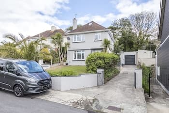 Mayfield House - 4 Bedroom House - Tenby