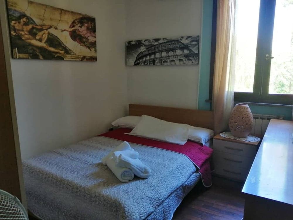 Villa Sleeps 6 With Garden and Gym