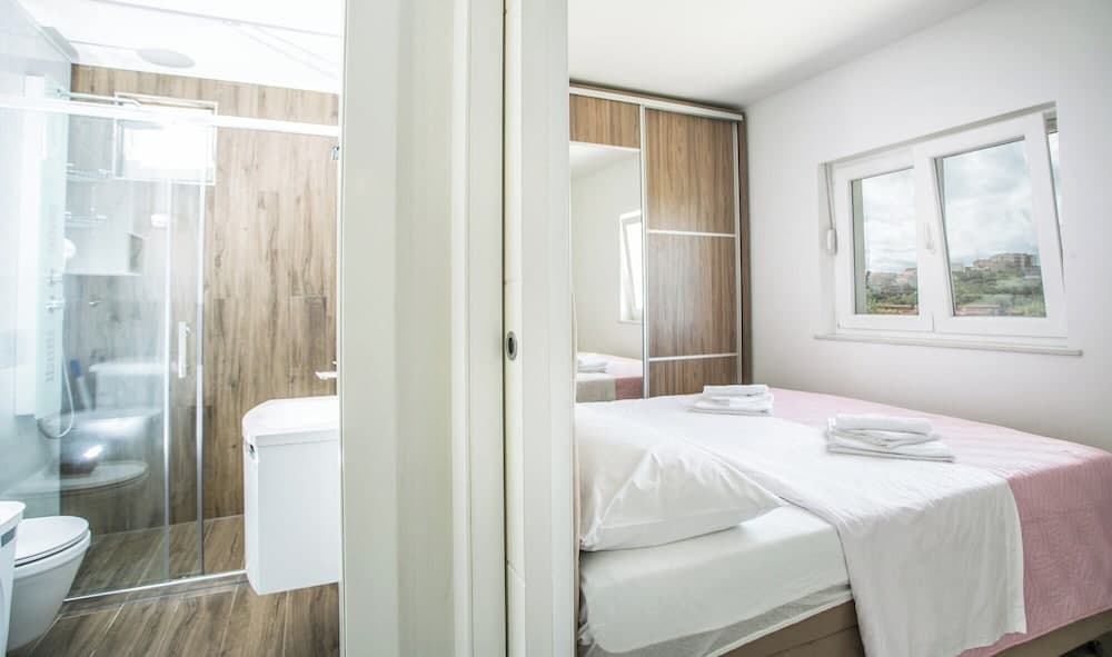 Modern House W.large Garden & Children Playground