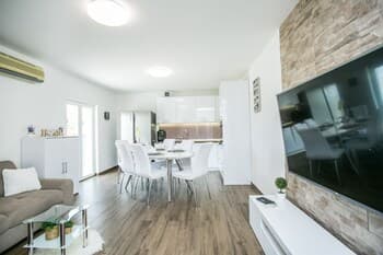 Modern House W.large Garden & Children Playground