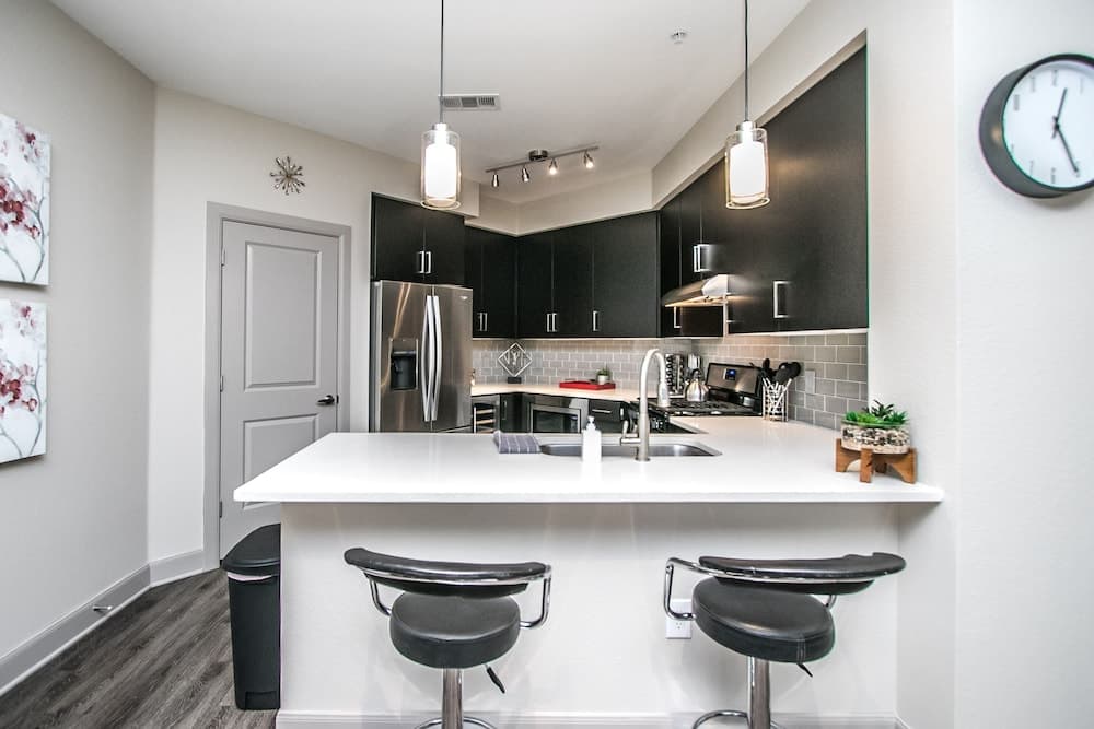 Rooftop Pool-Close 2 Shops-Dining-C4419