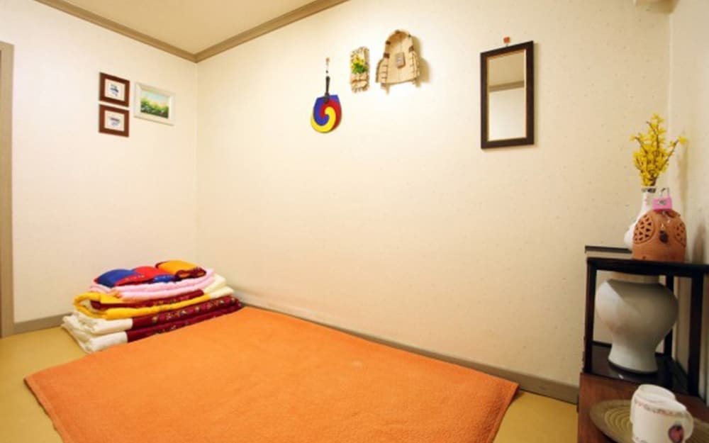 Jeonju Gyodong Baekjak Hanok Stay