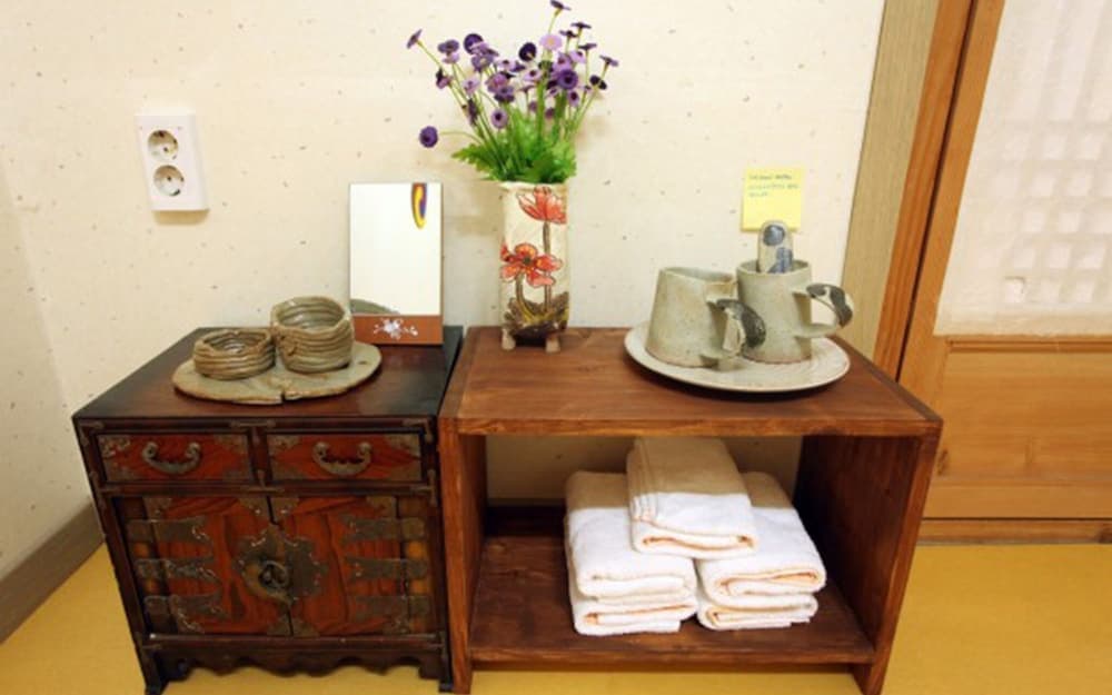 Jeonju Gyodong Baekjak Hanok Stay