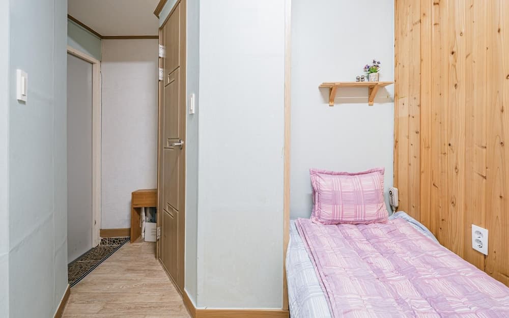 Jeju Gogung Pension-type Guest House