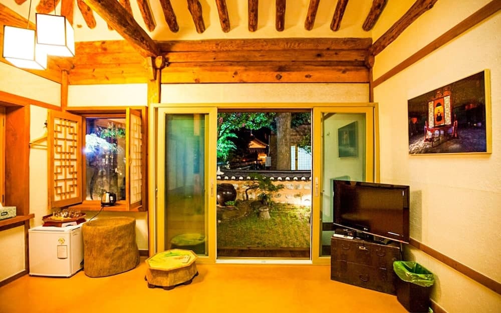 Jeonju Omokheon Hanok Stay
