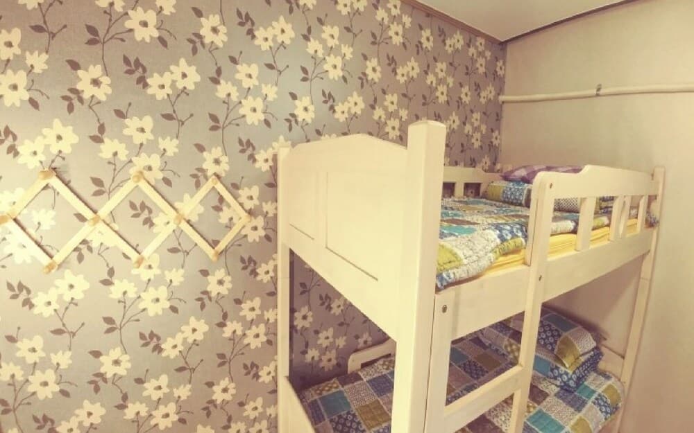 Jeju Gonghanggeuncheo Guest House