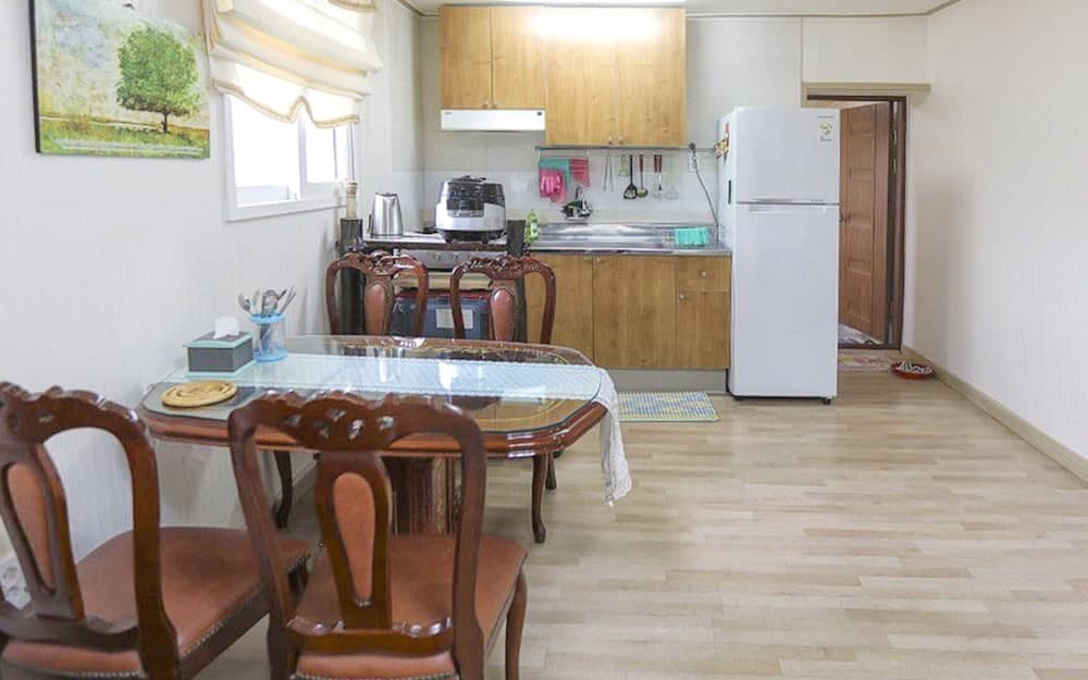 Jeju Maendorong Guest House