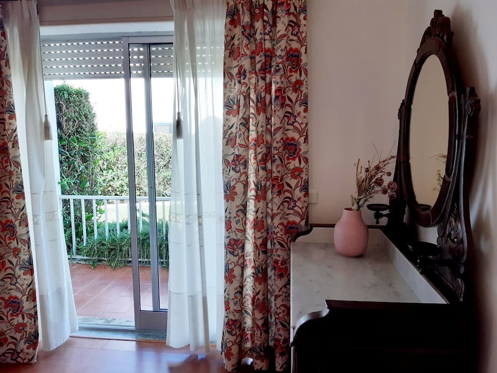 Impecable 4-bed Villa in Praia da Areia Branca