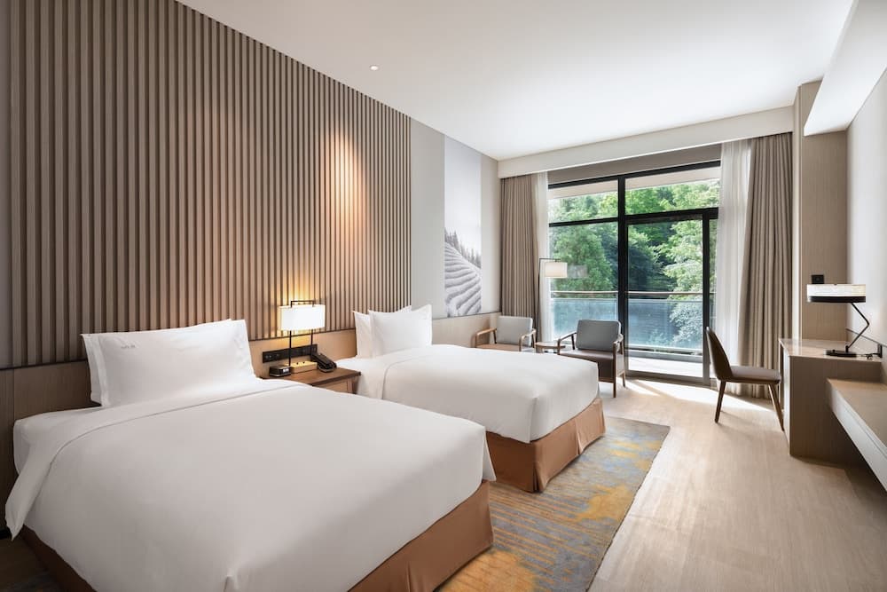 Holiday Inn Resort Mengding Mountain by IHG