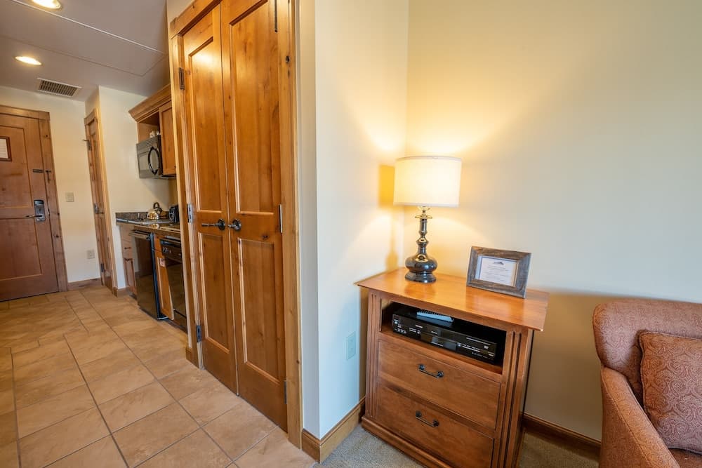 Comfortable Studio Efficiency Unit With Balcony Over Mountaineer Square Condo - No Cleaning Fee! by RedAwning