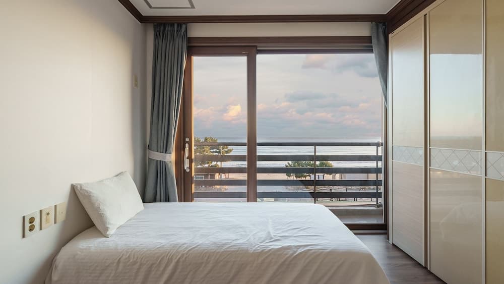 Yangyang Haettuneonchangmoon Pension