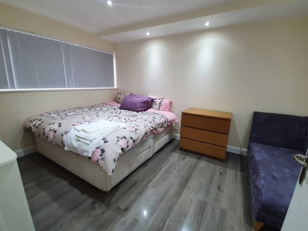 Lovely 5-bed House in Essex