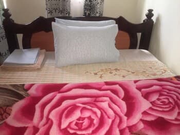 Famko Annex 4 bed House With Large Garden & Shed