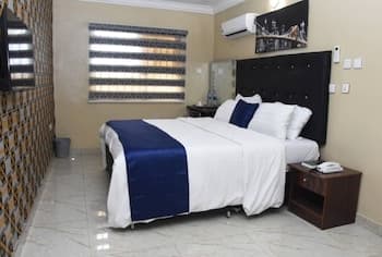 Impeccable 1-bed Executive Luxury Hotel Apartment