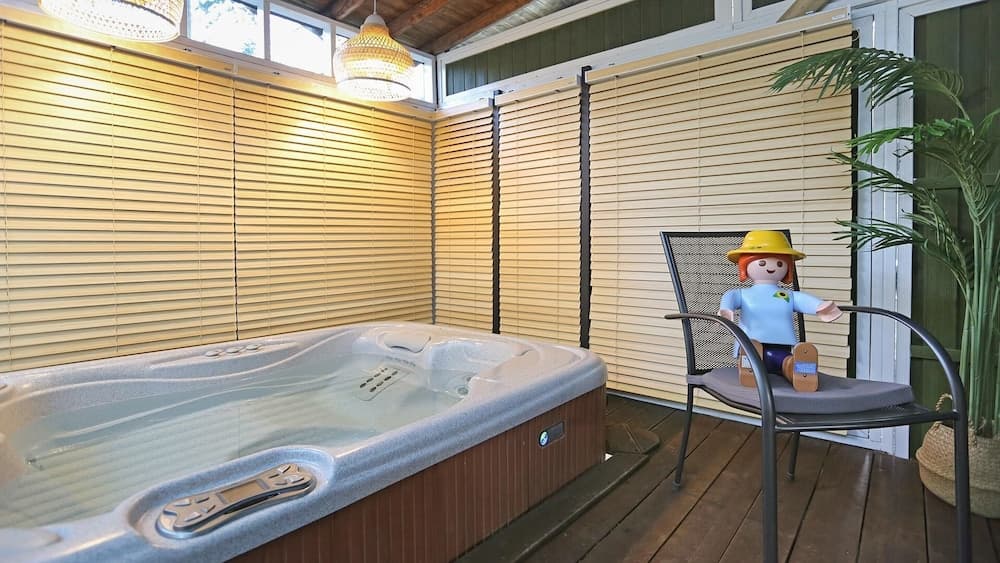 Pocheon Hi Mom Kids Spa Pension Black