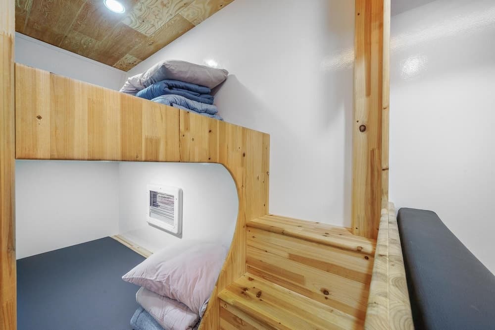 Goseong Jjun Camping Pension