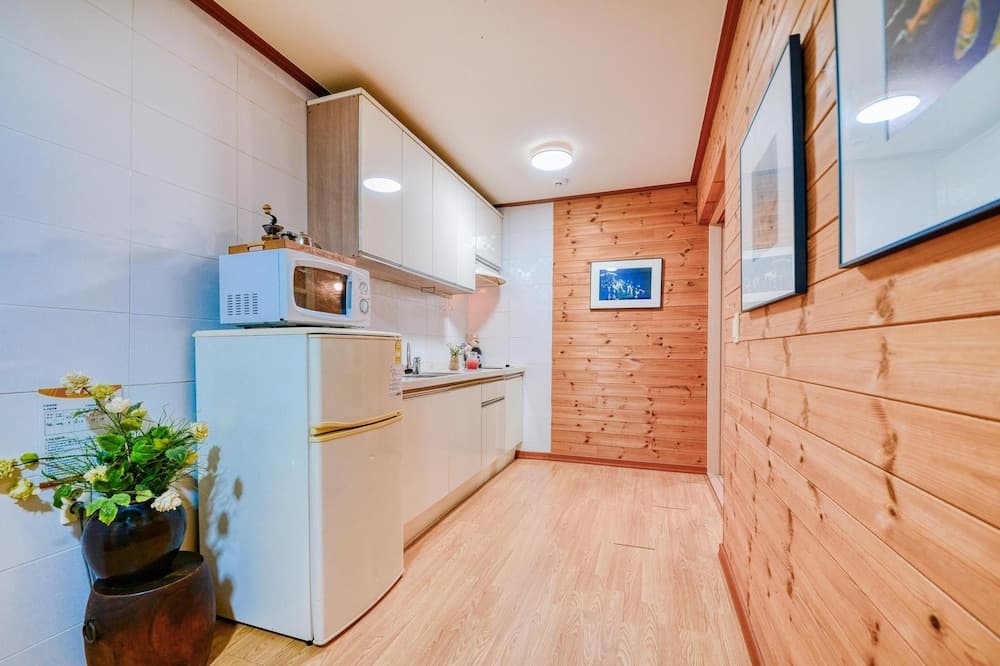 Tongyoung Mongdolhouse Pension