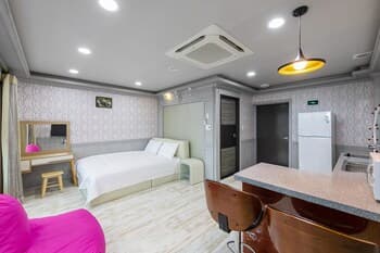 Geoje Marine Castel Pension