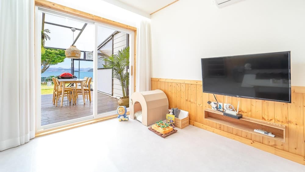 Yeosu Dangdangi Dog Family Pension Gold