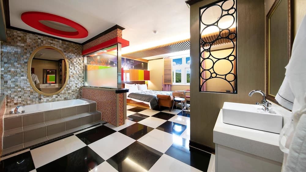 Yeosu King Pension Tel