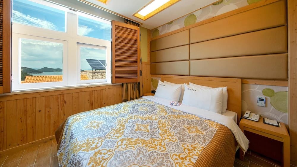 Yeosu King Pension Tel