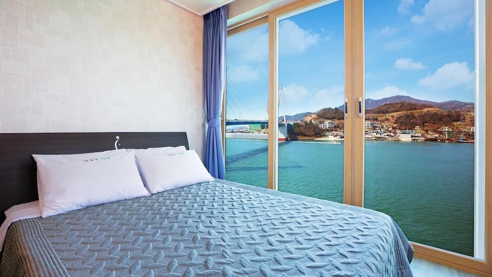 Yeosu Janggun Island Pension