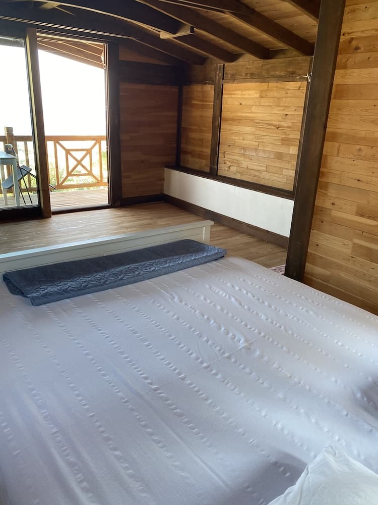 Cedar 1-bed House With Stunning Views