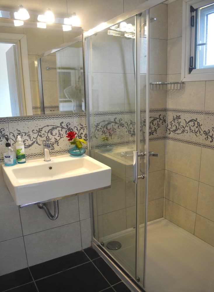 Holiday House Angelos B on Agios Gordios Beach