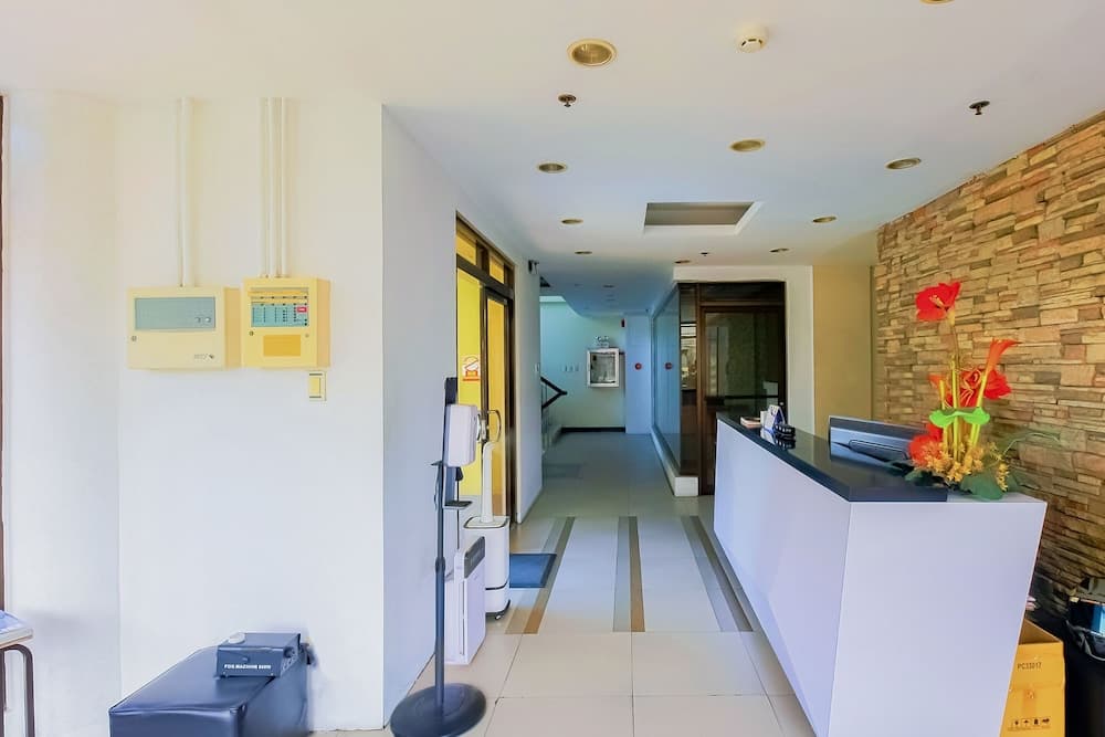 OYO 794 Regatta Residences