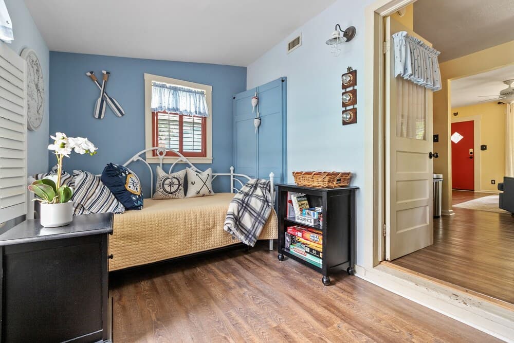 Cardinal Haus 2 Bedroom Home by Redawning