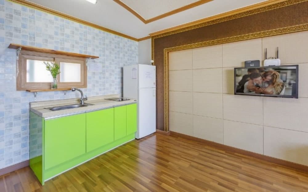 Yeosu Glow Floor Pension