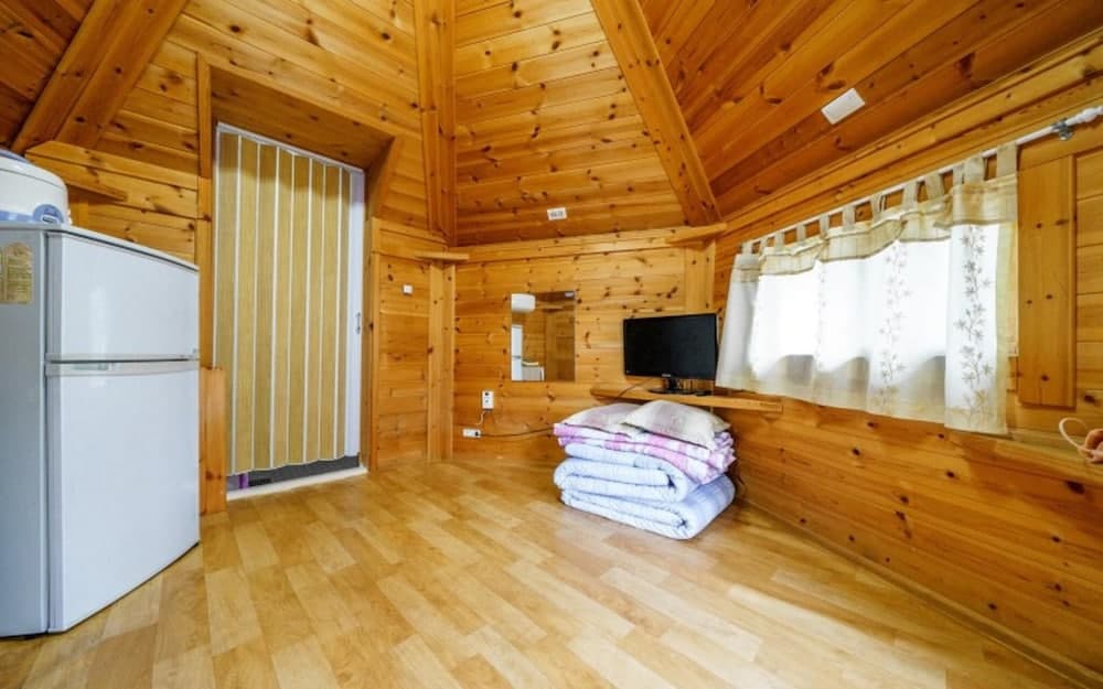 Youngwol Your Castle Bed and Breakfast