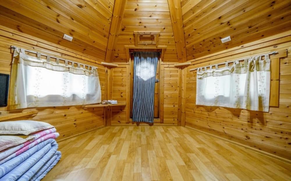 Youngwol Your Castle Bed and Breakfast