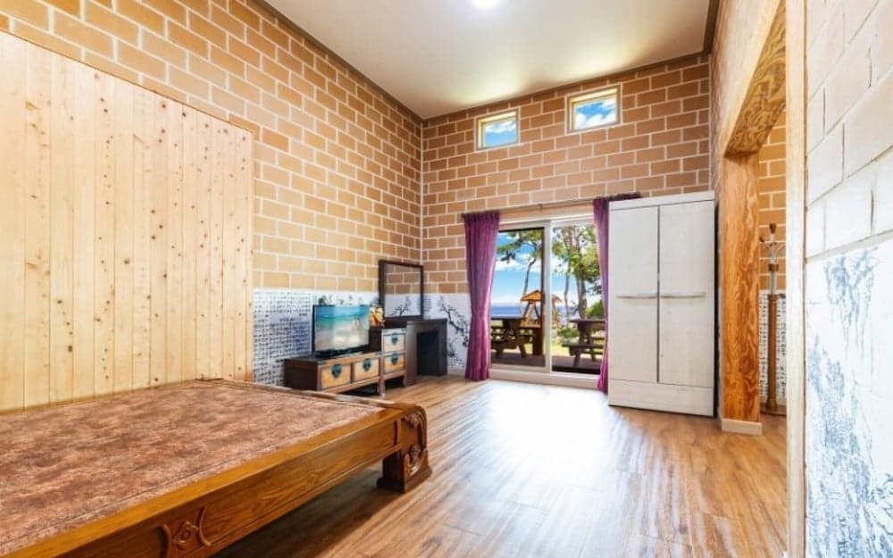 Taean Gomseom Hwangto Village Pension