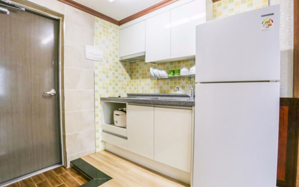 Geojedo Paradise Pension