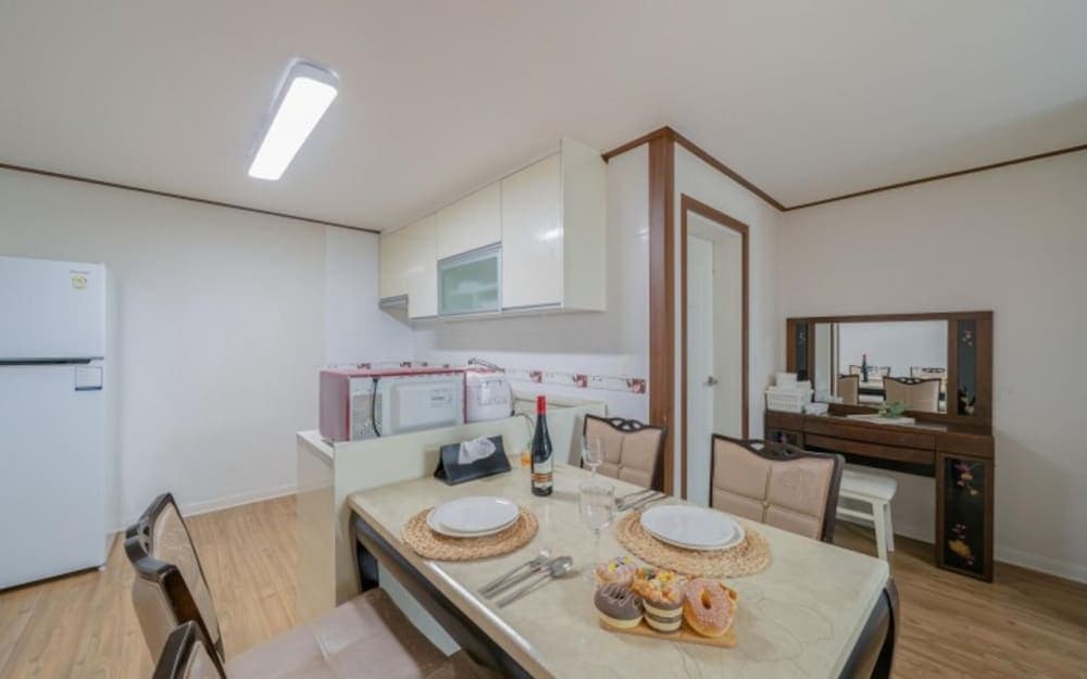 Geoje Kachi and Santorina Pension