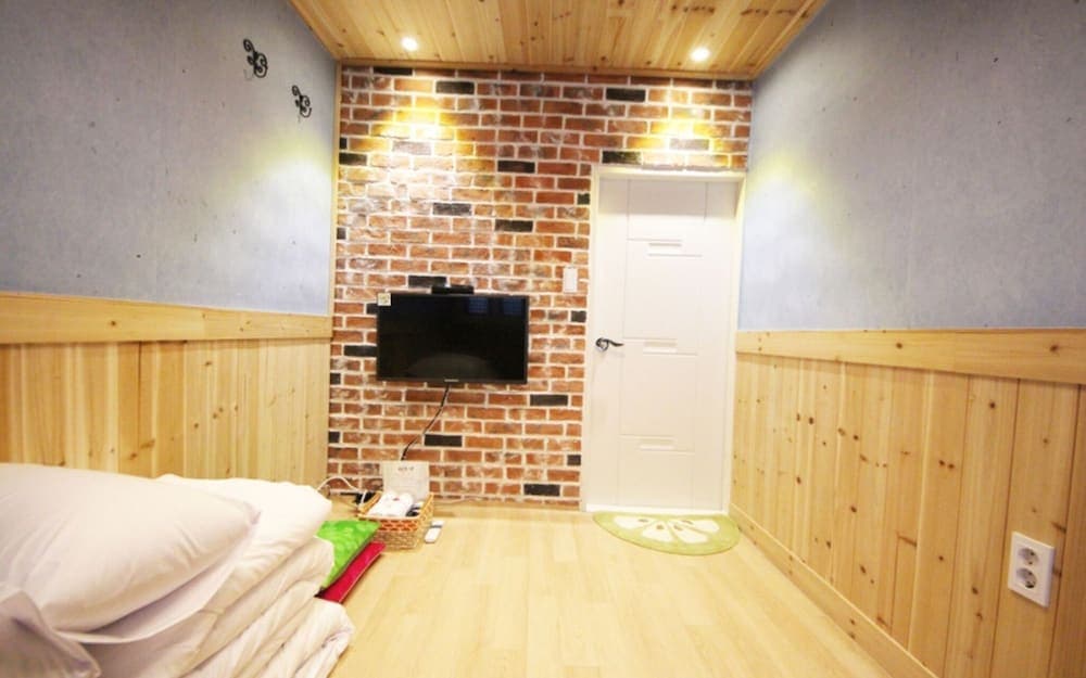 Jeonju Myeongmunga Hanok Stay