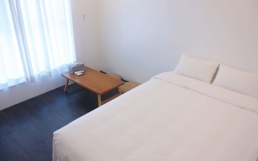 Jeju Hyeopjae Seojjok Guest House