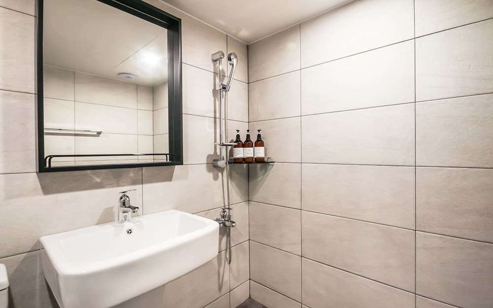 Geoje Hotel Deluxe and Guest House