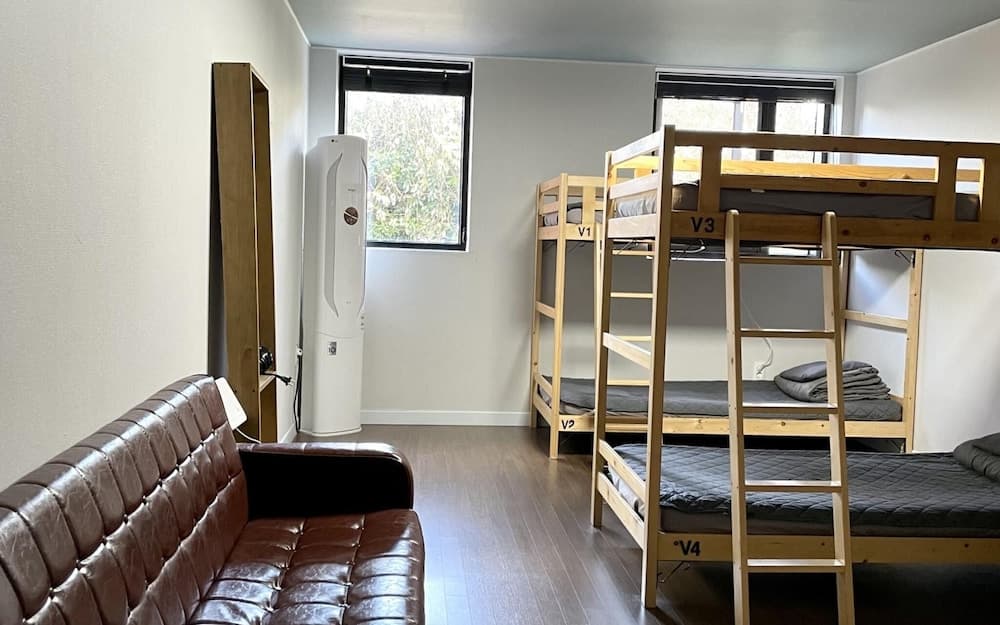 Jeju Ghetto Guest House Party