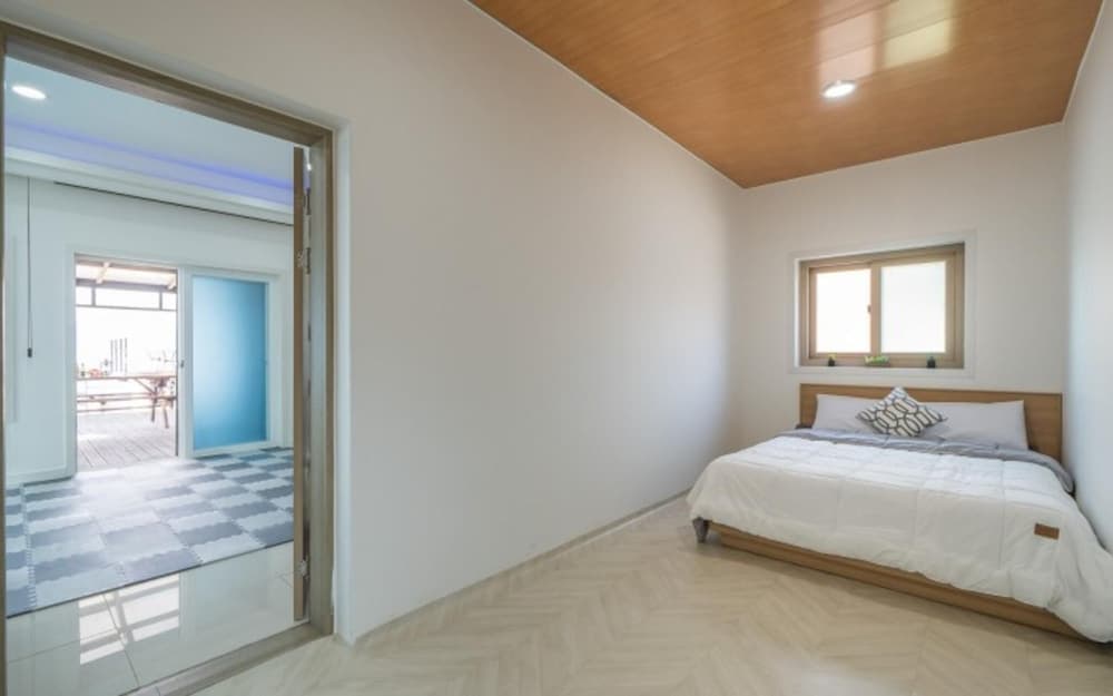 Geojedo Sea and Pool Villa